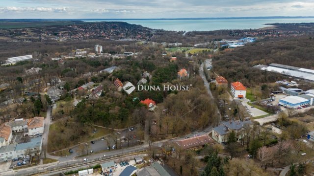 Eladó családi ház, Balatonfűzfőn 699 M Ft, 32 szobás