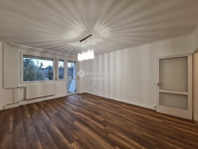Eladó panellakás, Gödöllőn 74.8 M Ft, 2+1 szobás