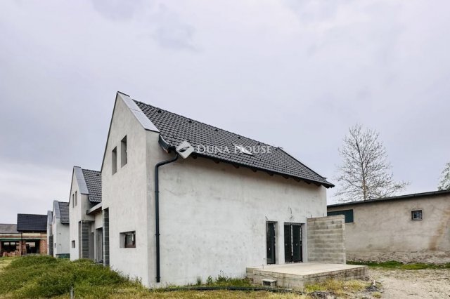 Eladó ikerház, Keszthelyen 98 M Ft, 3 szobás