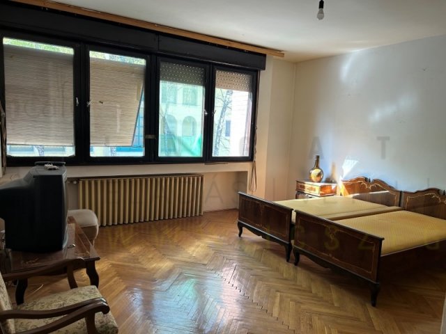 Eladó családi ház, Szegeden 169 M Ft, 8+1 szobás