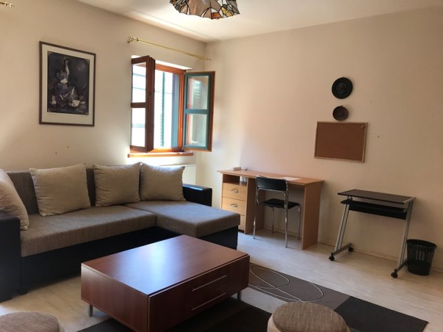 Kiadó téglalakás, albérlet, Pécsett 180 E Ft / hó, 2 szobás