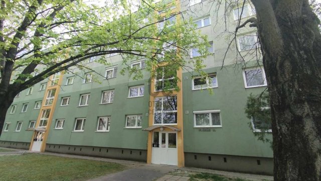 Eladó panellakás, Ajkán 26.99 M Ft, 2 szobás