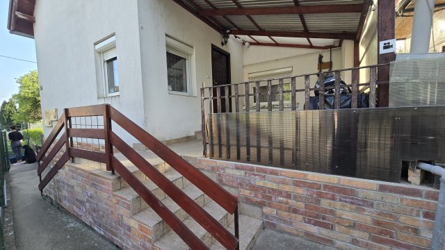 Eladó családi ház, Balatonkenesén 139 M Ft, 6+1 szobás