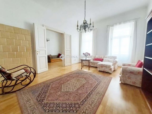 Eladó téglalakás, Budapesten, V. kerületben 129.9 M Ft, 3 szobás