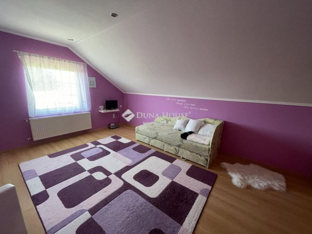 Eladó családi ház, Hartán 199 M Ft, 7 szobás