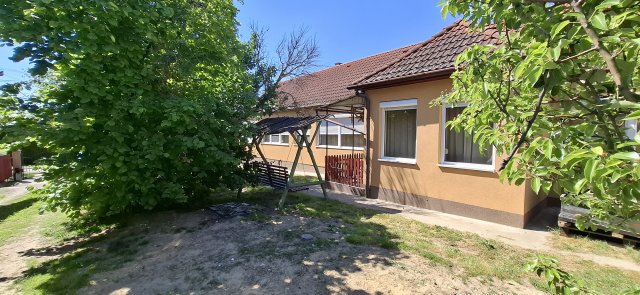Eladó családi ház, Szabadiban 34.9 M Ft, 3 szobás