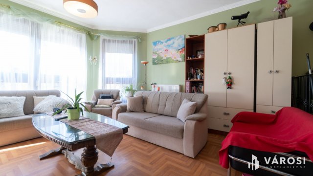 Eladó családi ház, Siófokon 105 M Ft, 9 szobás