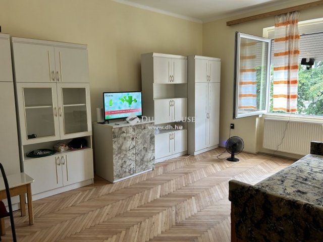 Eladó téglalakás, Komlón 18.5 M Ft, 2 szobás