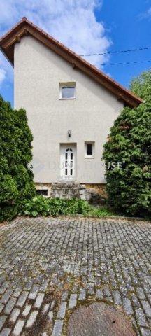 Eladó családi ház, Pécsett 120 M Ft, 4 szobás