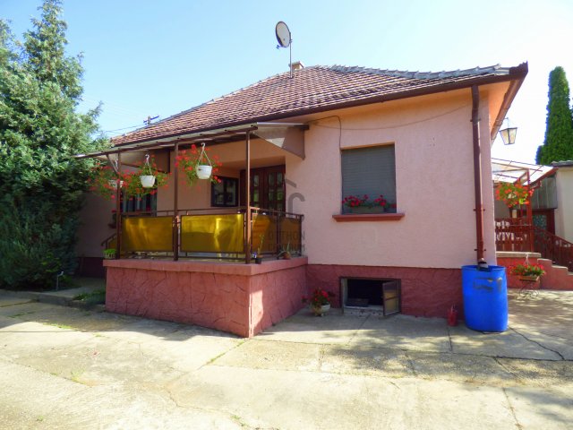 Eladó családi ház, Kerepesen 72 M Ft, 3 szobás
