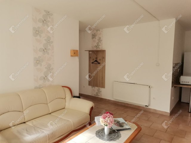 Kiadó téglalakás, albérlet, Tatán 650 E Ft / hó, 5 szobás