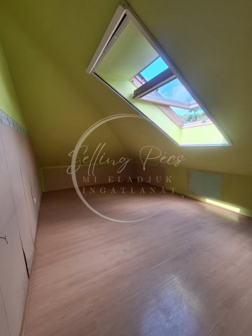 Eladó téglalakás, Komlón 14.9 M Ft, 3 szobás