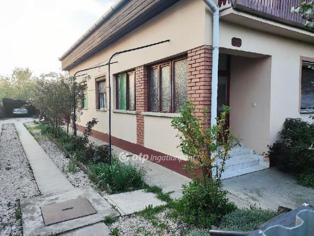 Eladó családi ház, Szeghalmon 30 M Ft, 3 szobás