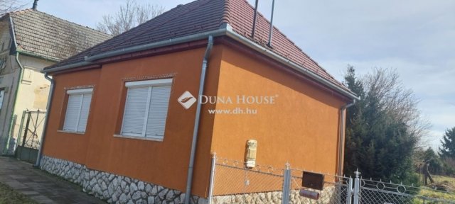 Eladó családi ház, Dombóváron 24.5 M Ft, 2 szobás