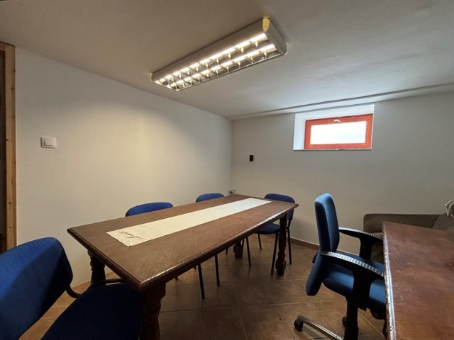 Kiadó iroda, Pécsett 80 E Ft / hó, 2 szobás