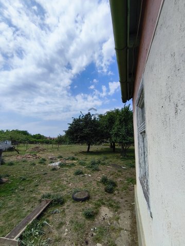 Eladó családi ház, Adácson 7.3 M Ft, 2 szobás