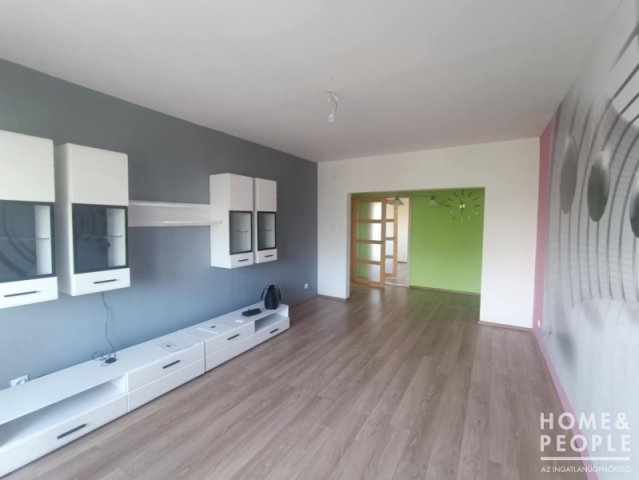 Eladó téglalakás, Szegeden 0.16 M Ft, 2 szobás