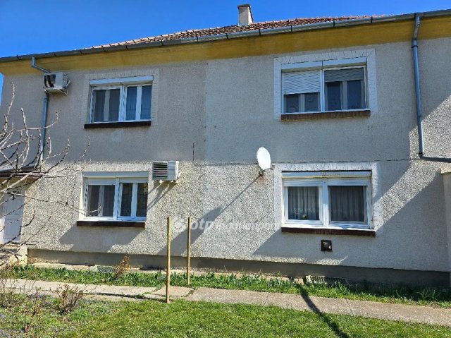Eladó téglalakás, Martfűn 26.9 M Ft, 1 szobás