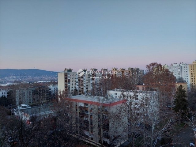 Eladó panellakás, Pécsett 31.9 M Ft, 2 szobás