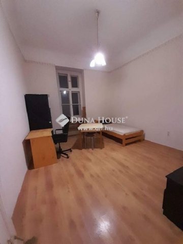 Eladó téglalakás, Budapesten, VIII. kerületben 38 M Ft, 1 szobás