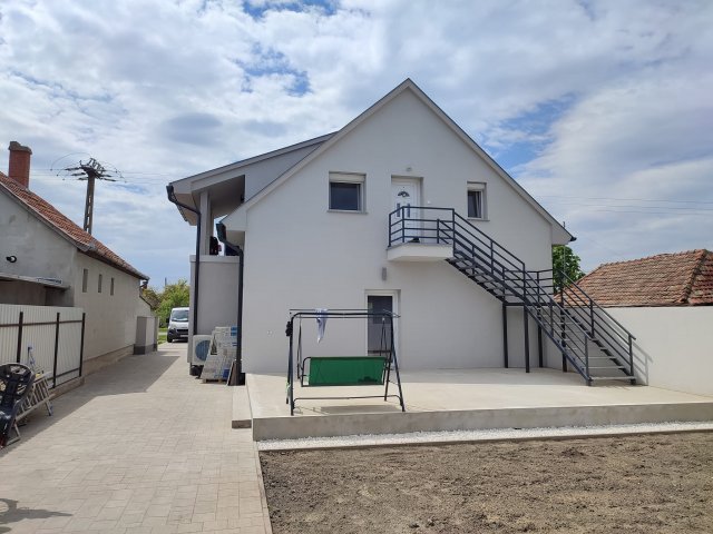 Eladó családi ház, Hajdúszoboszlón 122 M Ft, 4+1 szobás