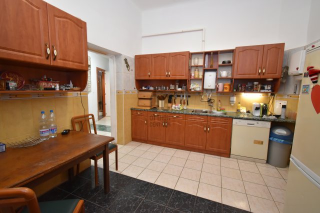 Eladó téglalakás, Nagykanizsán 25 M Ft, 3 szobás
