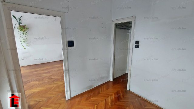 Eladó téglalakás, Győrött 39.9 M Ft, 2 szobás