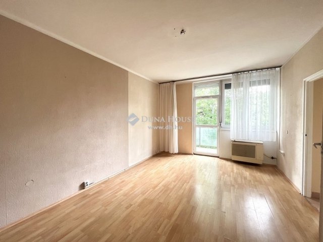 Eladó téglalakás, Veszprémben 41 M Ft, 1 szobás