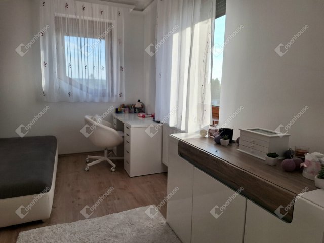Eladó családi ház, Nagycenken 150 M Ft, 5 szobás