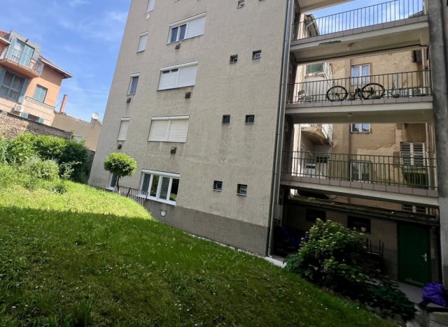 Eladó téglalakás, Pécsett 38.5 M Ft, 1 szobás