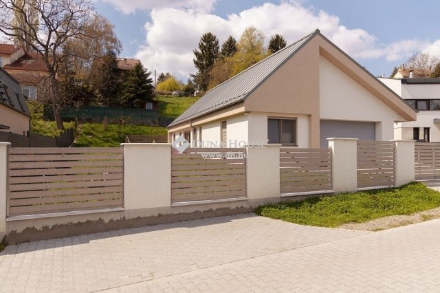 Eladó családi ház, Szentendrén 240 M Ft, 4 szobás