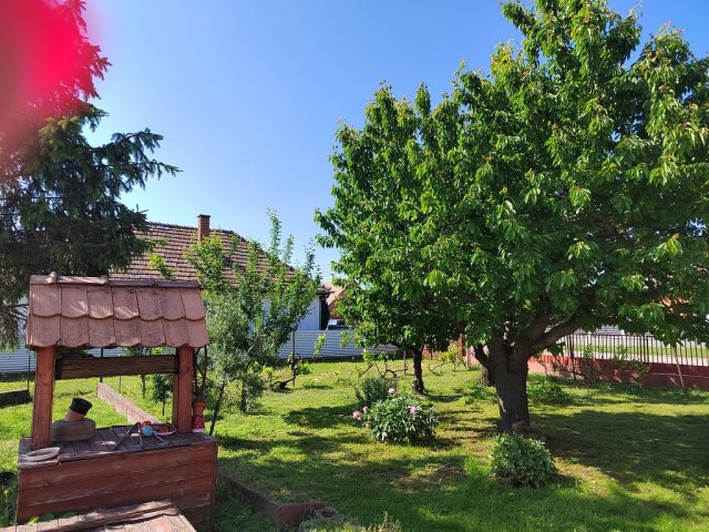 Eladó családi ház, Baracson 26.9 M Ft, 2+1 szobás
