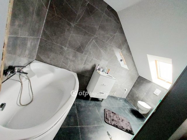 Eladó családi ház, Miskolcon 350 M Ft, 10 szobás