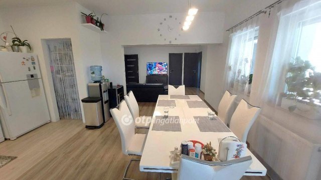 Eladó családi ház, Szentendrén 165 M Ft, 4+1 szobás