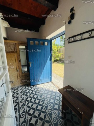 Eladó családi ház, Szentendrén 130 M Ft, 2 szobás