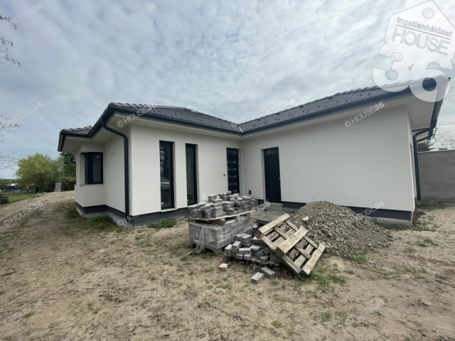 Eladó ikerház, Kecskeméten 79.9 M Ft, 4 szobás