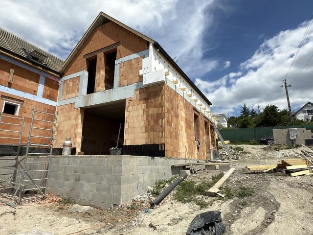 Eladó ikerház, Szentendrén 125 M Ft, 5 szobás