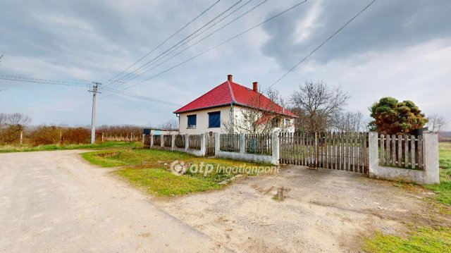 Eladó családi ház, Nyírtasson 25 M Ft, 3 szobás