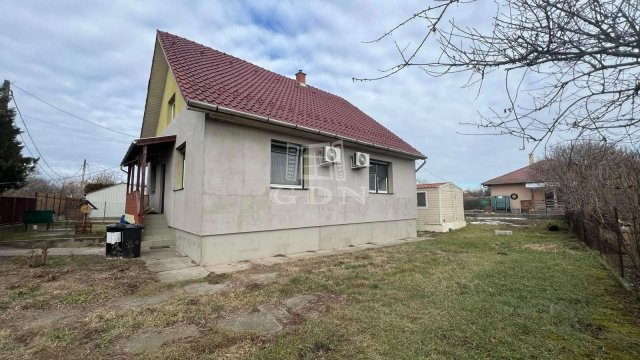 Eladó családi ház, Szigethalmon 64 M Ft, 2 szobás