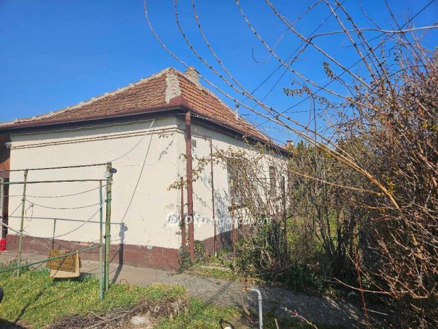 Eladó családi ház, Szolnokon 26.9 M Ft, 3 szobás