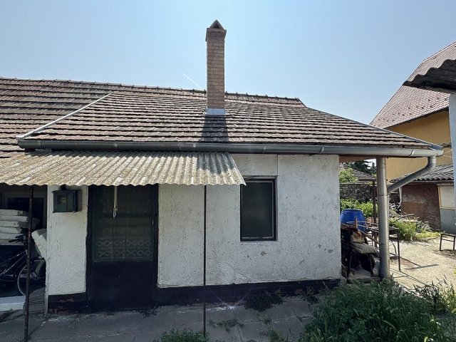 Eladó családi ház, Pomázon 13.5 M Ft, 2 szobás