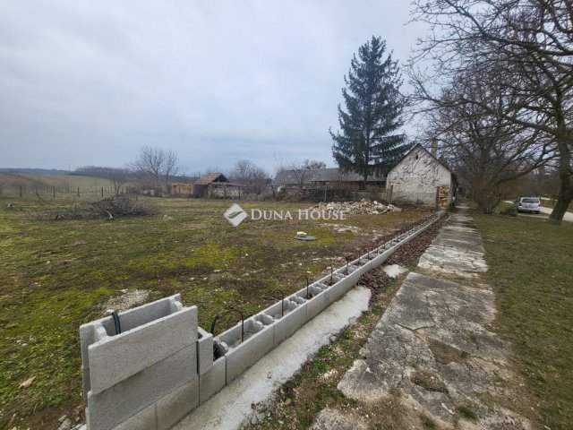 Eladó telek, Bakonykútiban 30 M Ft / költözzbe.hu