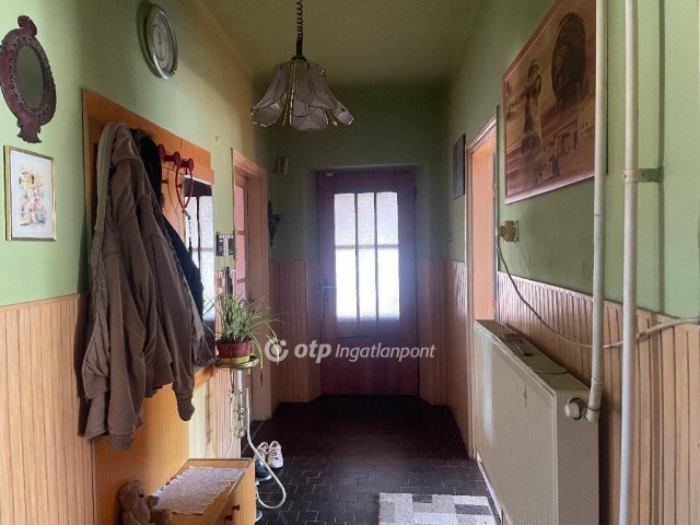 Eladó családi ház, Adácson 12 M Ft, 3 szobás