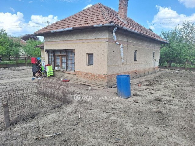 Eladó családi ház, Cibakházán 5.5 M Ft, 2 szobás