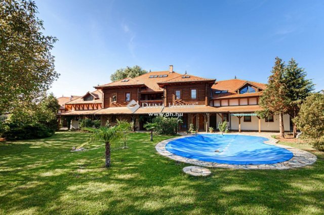 Eladó családi ház, Ceglédbercelen 484.8 M Ft, 11 szobás