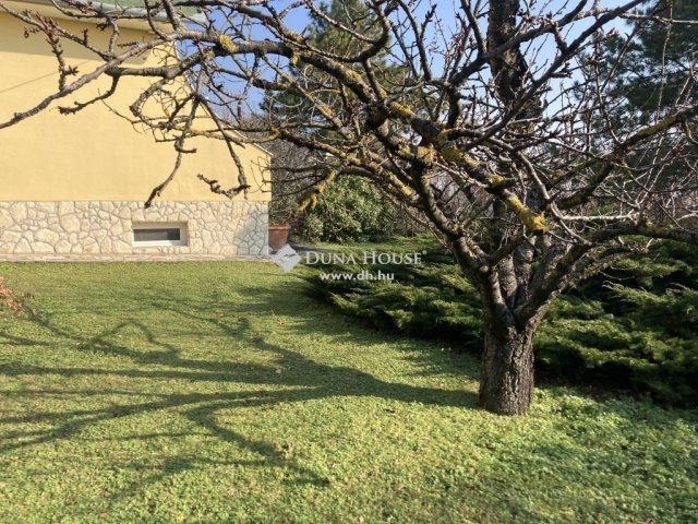 Eladó családi ház, Pécsett 61.9 M Ft, 3 szobás