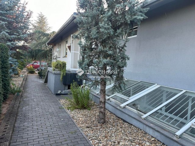 Eladó családi ház, Budapesten, XVIII. kerületben 299.9 M Ft