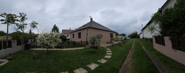 Eladó családi ház, Pázmándfalun 74.9 M Ft, 3 szobás