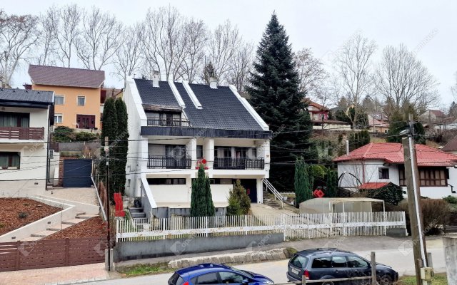 Eladó családi ház, Miskolcon 64 M Ft, 8 szobás