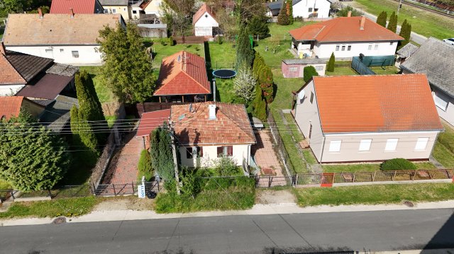 Eladó nyaraló, Balatonmáriafürdőn, Szív utcában 43.9 M Ft